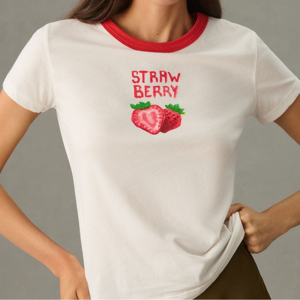 White and Red Fitted Graphic Tee with Short Sleeves